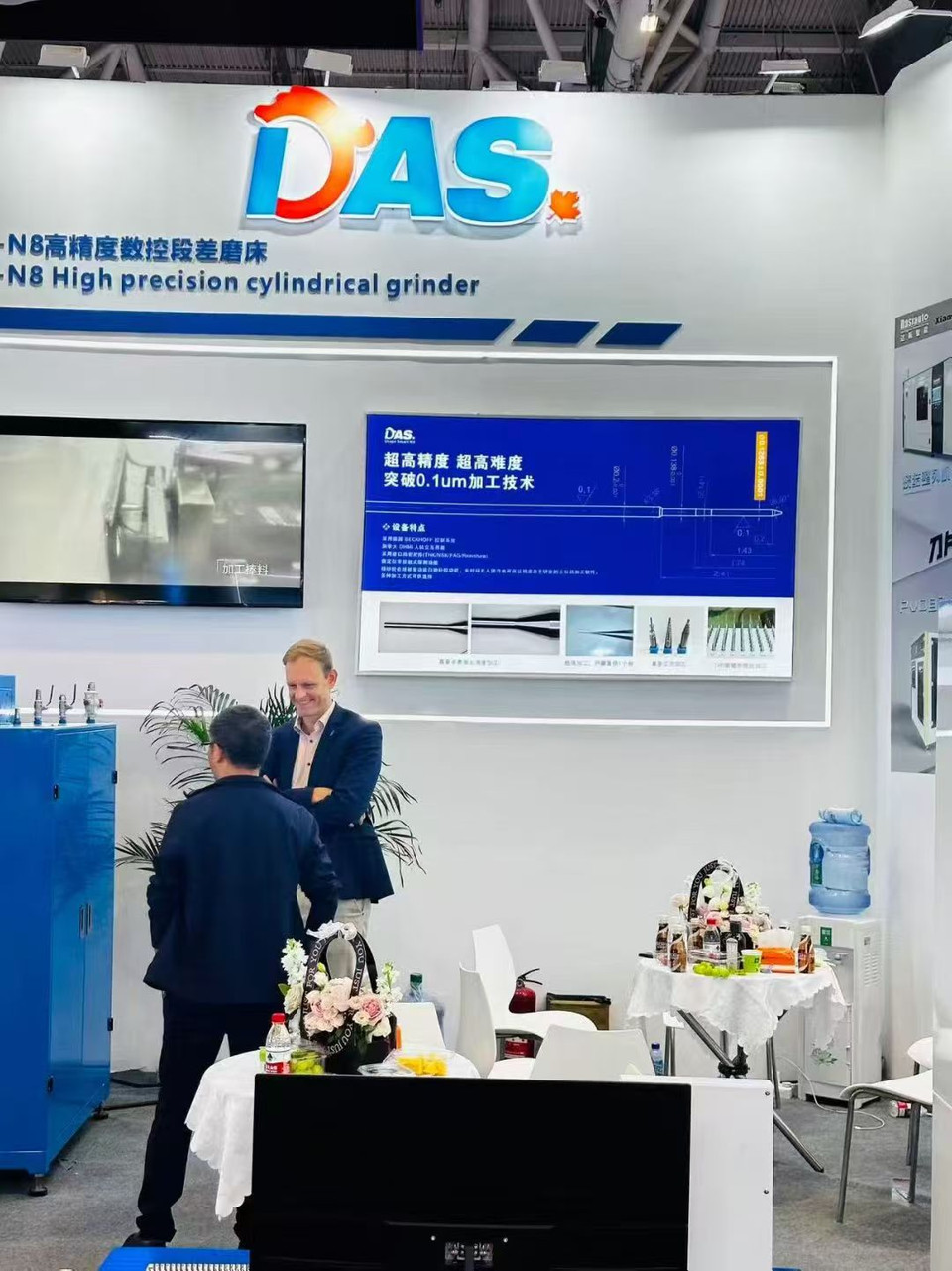 Visitors at a DasiAuto exhibition booth