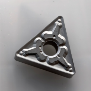 Triangular cutting insert after wet blasting