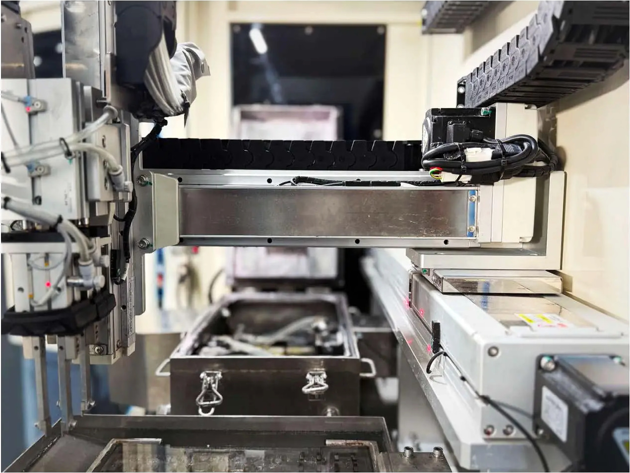 Actual SP1580 insert handling mechanism with motion axes and loading tray